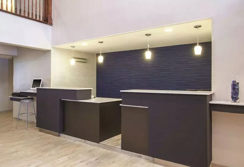 호텔 La Quinta Inn By Wyndham Richmond South