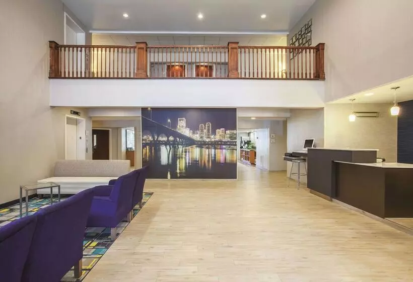 호텔 La Quinta Inn By Wyndham Richmond South