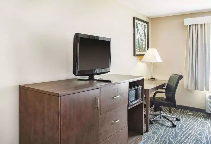 호텔 La Quinta Inn By Wyndham Richmond South