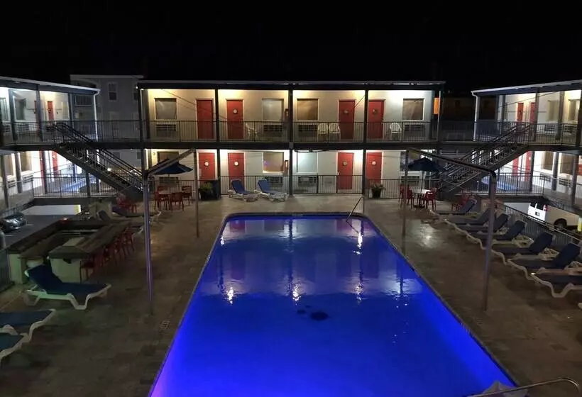 Sea And Breeze Hotel And Condo