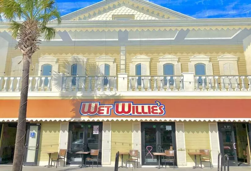 Sea And Breeze Hotel And Condo