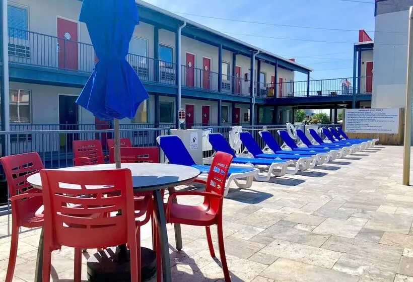 Sea And Breeze Hotel And Condo