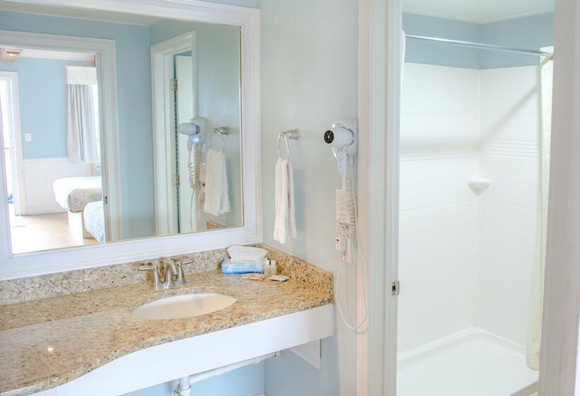 Sea And Breeze Hotel And Condo