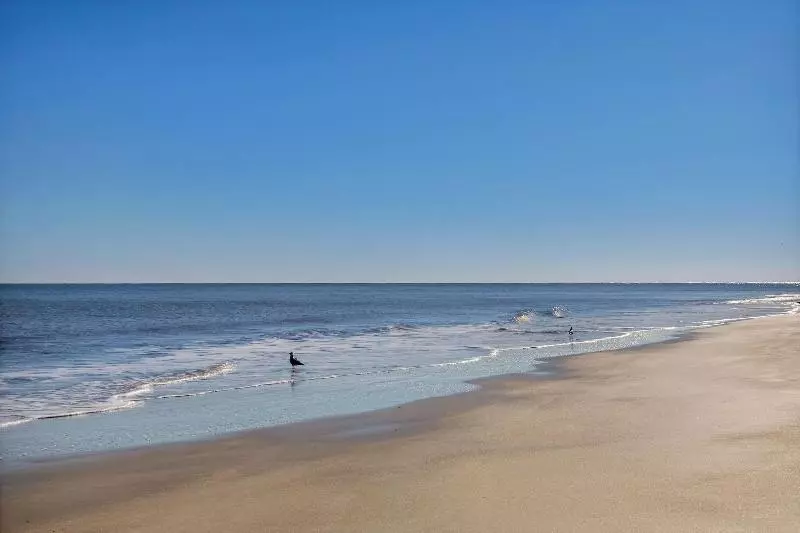 Sea And Breeze Hotel And Condo