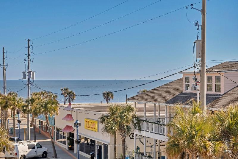 Sea And Breeze Hotel And Condo