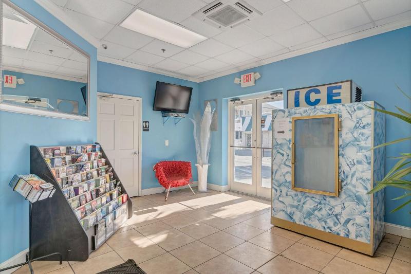 Sea And Breeze Hotel And Condo