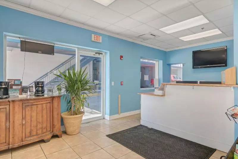 Sea And Breeze Hotel And Condo