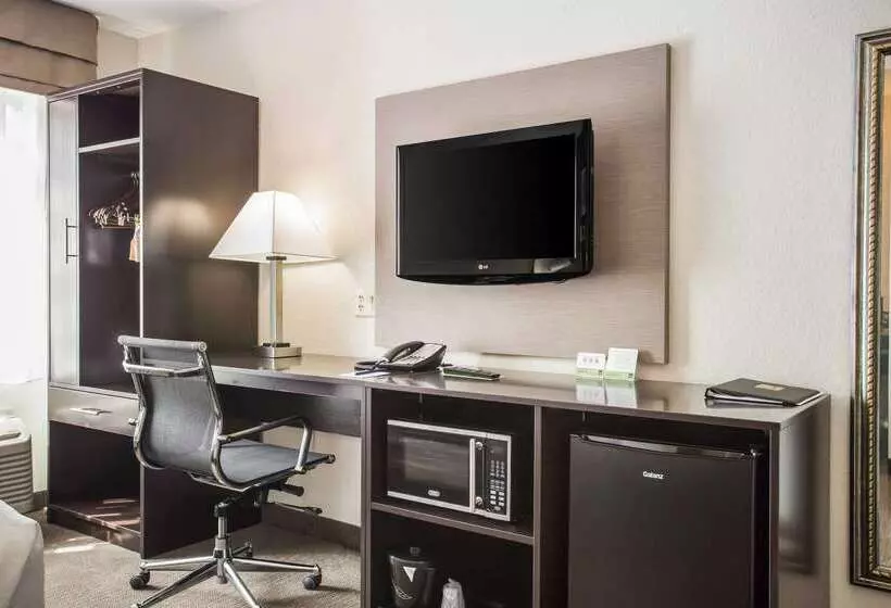 هتل Sleep Inn Kansas City International Airport