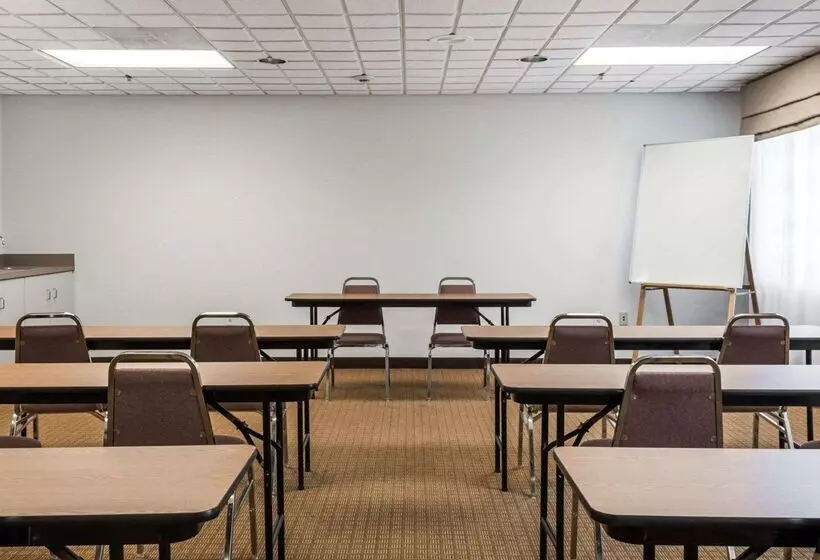 هتل Sleep Inn Lynchburg   University Area & Hwy 460