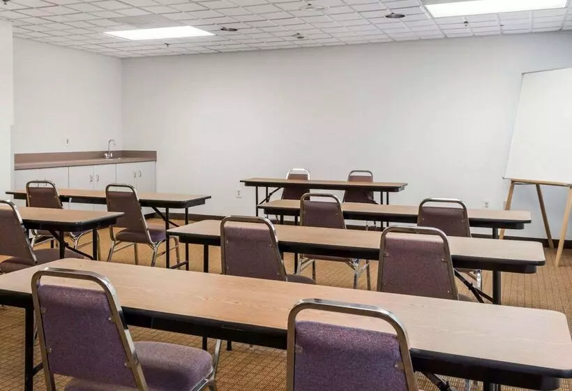 هتل Sleep Inn Lynchburg   University Area & Hwy 460