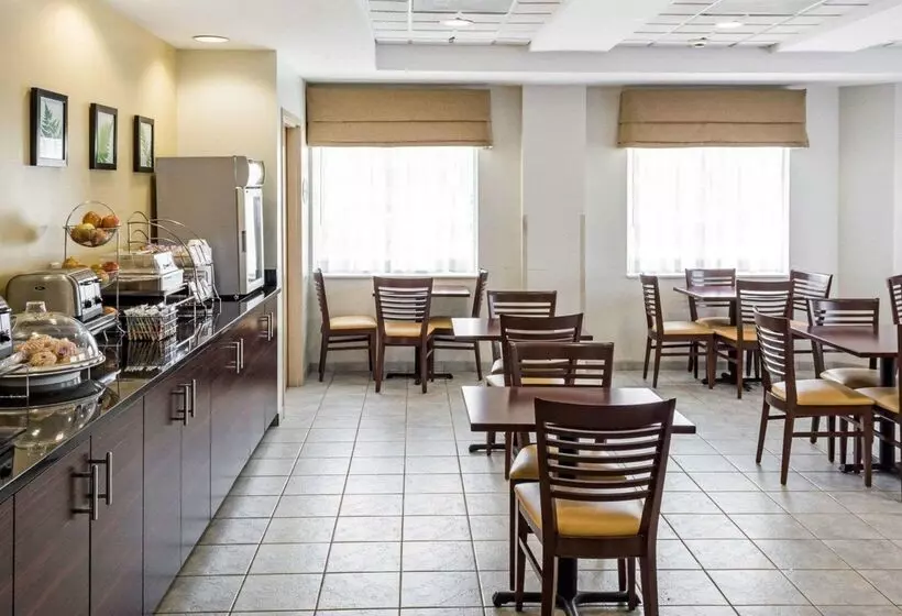 هتل Sleep Inn Lynchburg   University Area & Hwy 460