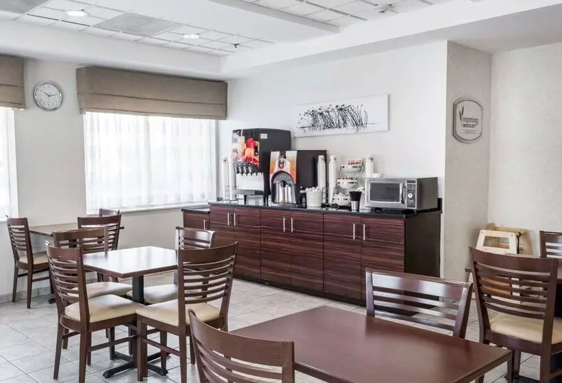 هتل Sleep Inn Lynchburg   University Area & Hwy 460