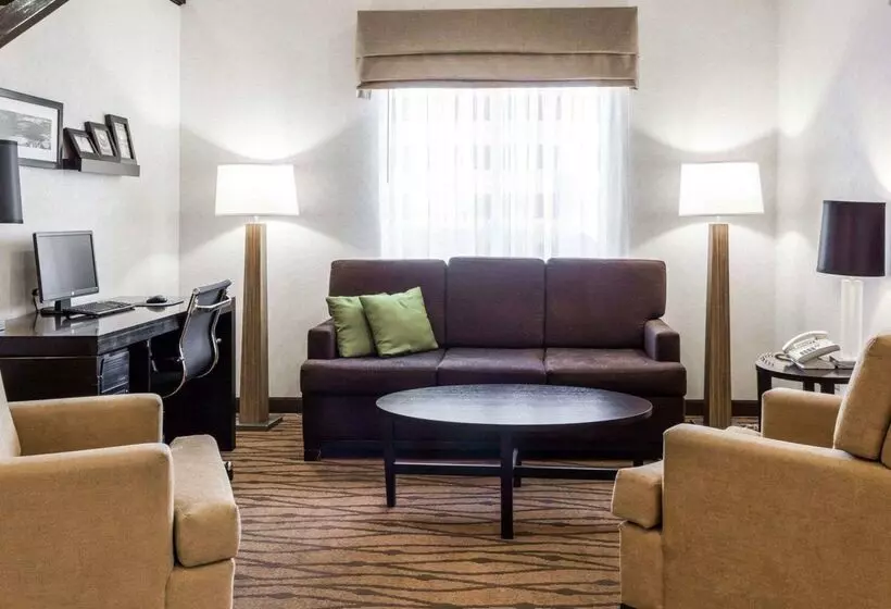 هتل Sleep Inn Lynchburg   University Area & Hwy 460