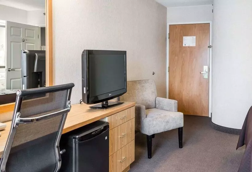 هتل Sleep Inn Lynchburg   University Area & Hwy 460