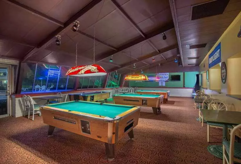 هتل Super 8 By Wyndham Erie/i 90