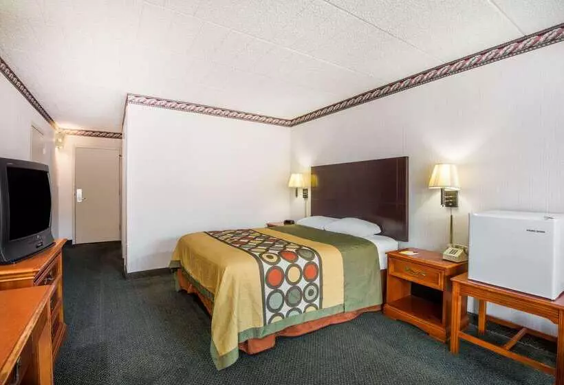 هتل Super 8 By Wyndham Erie/i 90