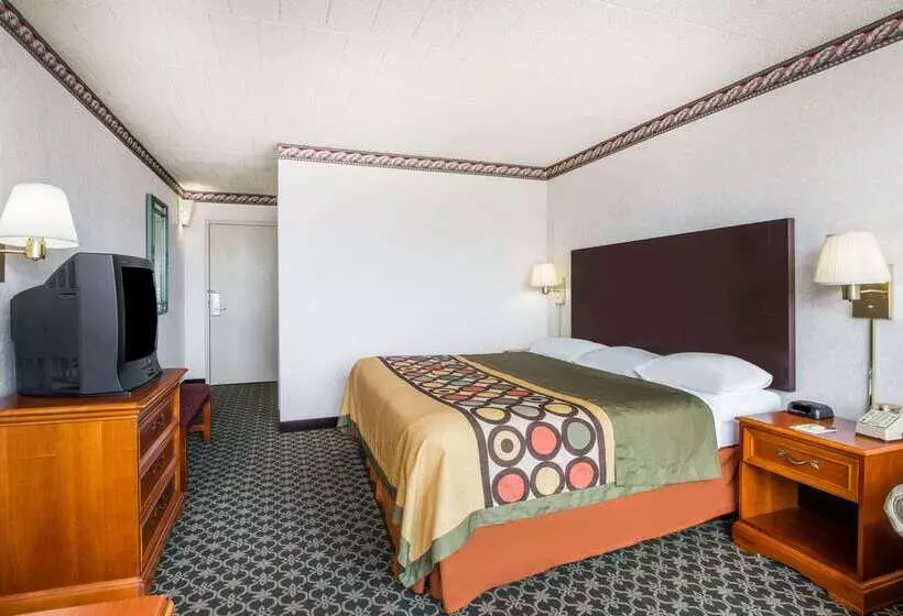 هتل Super 8 By Wyndham Erie/i 90