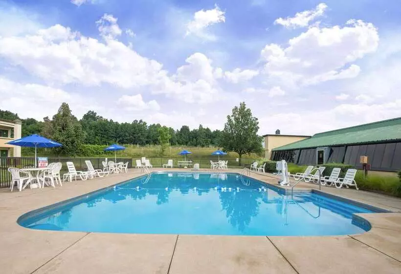 هتل Super 8 By Wyndham Erie/i 90