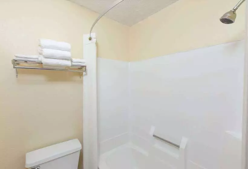 호텔 Super 8 By Wyndham Indianapolis Southport Rd