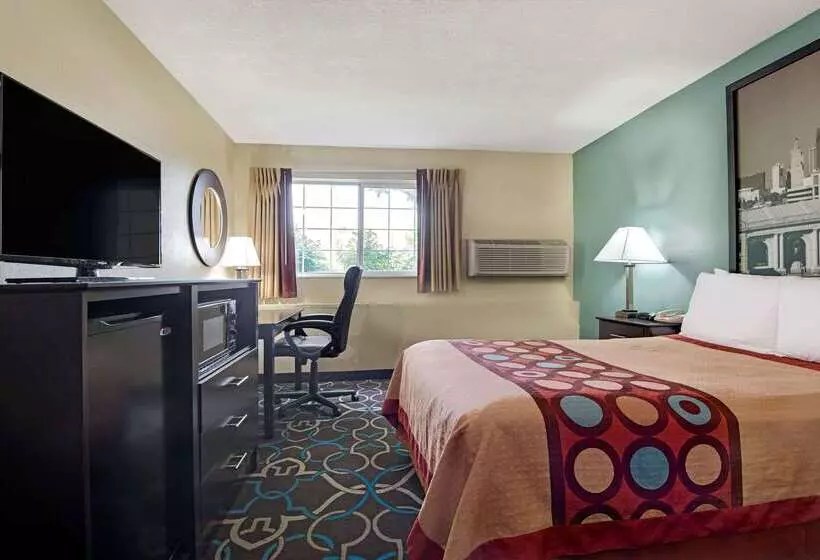 هتل Super 8 By Wyndham Kansas City