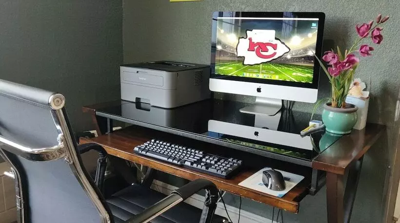 هتل Super 8 By Wyndham Kansas City