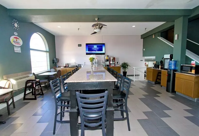 هتل Super 8 By Wyndham Kansas City