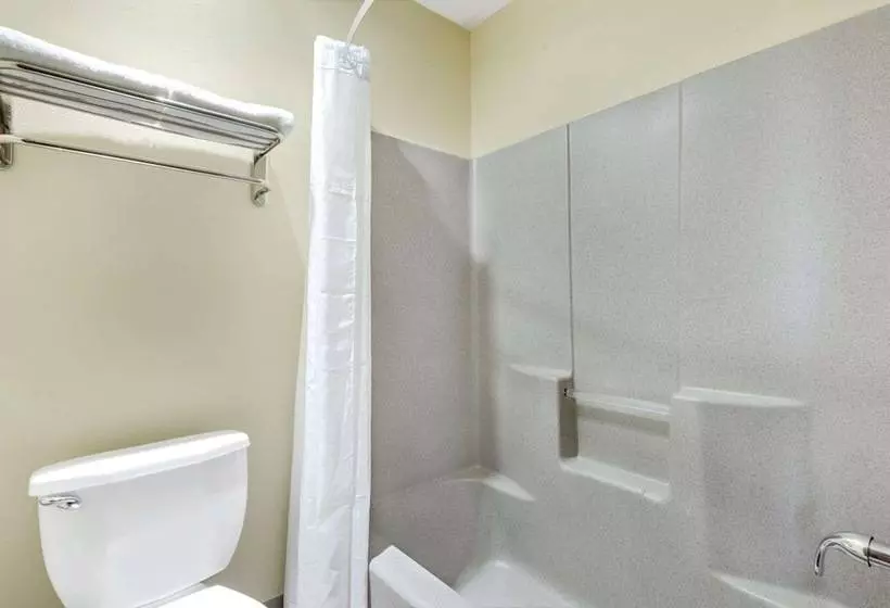 هتل Super 8 By Wyndham Kansas City