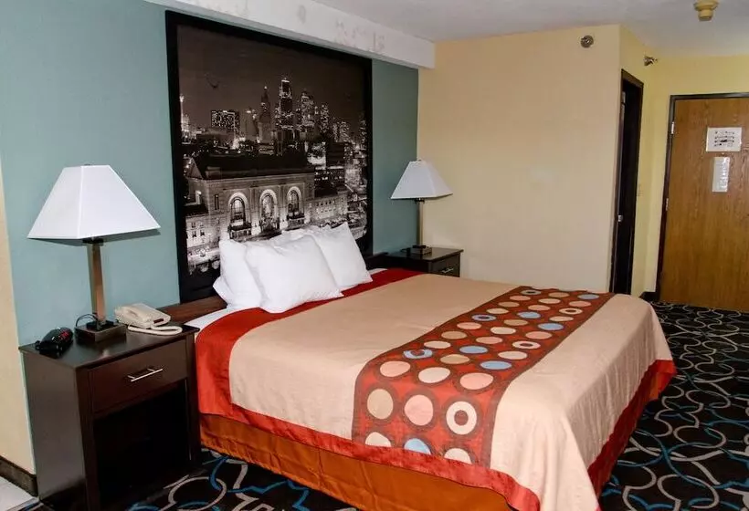 هتل Super 8 By Wyndham Kansas City