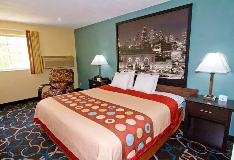 هتل Super 8 By Wyndham Kansas City