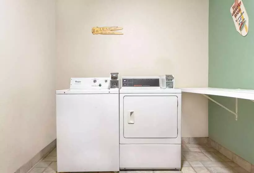 هتل Super 8 By Wyndham Lynchburg Va