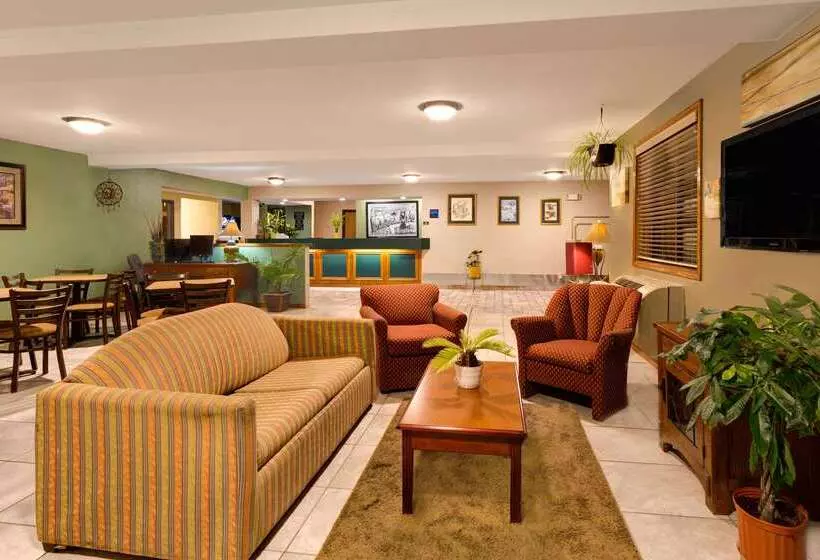 هتل Super 8 By Wyndham Lynchburg Va