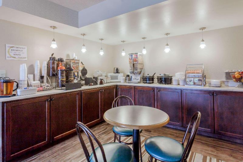 هتل Super 8 By Wyndham Pigeon Forge Emert St