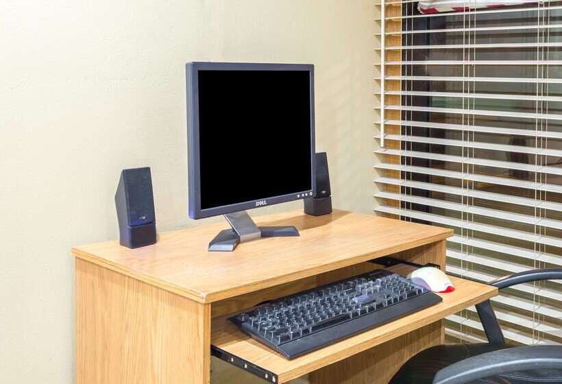 هتل Super 8 By Wyndham Vandalia/dayton International Airport