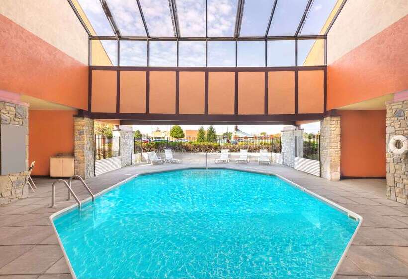 هتل Super 8 By Wyndham Vandalia/dayton International Airport