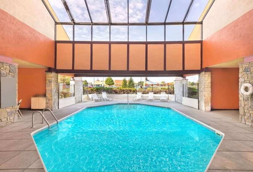 هتل Super 8 By Wyndham Vandalia/dayton International Airport