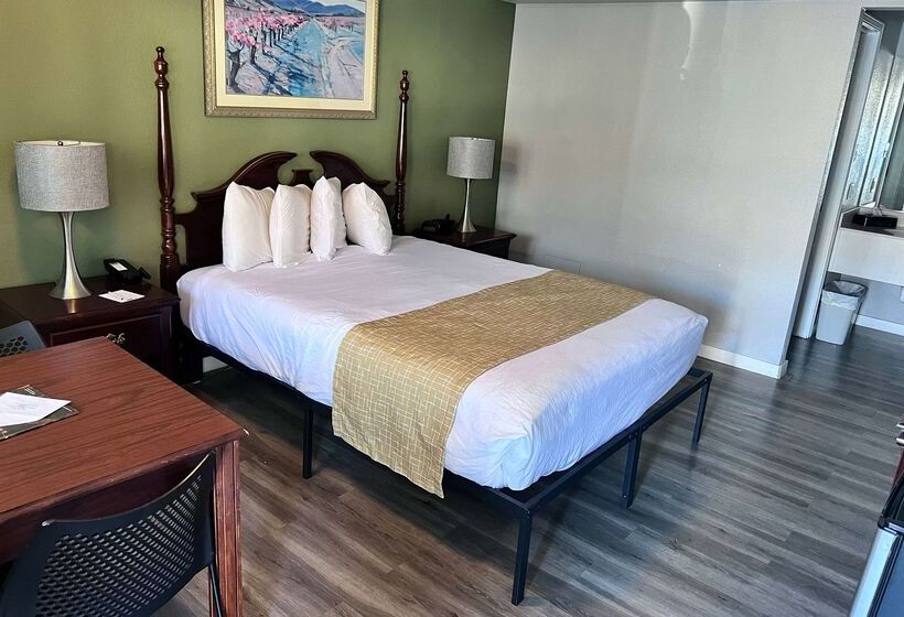 هتل Travelodge By Wyndham Redding Ca