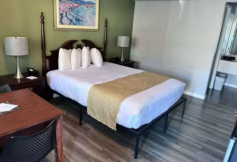 ホテル Travelodge By Wyndham Redding Ca