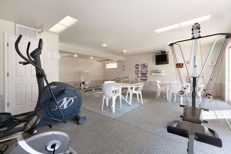 هتل Travelodge By Wyndham Redding Ca