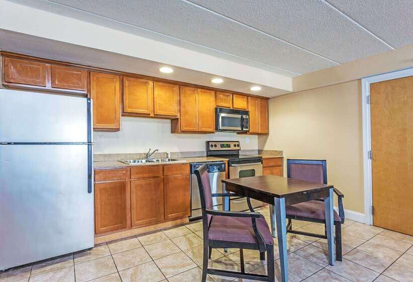 فندق Travelodge By Wyndham Suites Virginia Beach Oceanfront