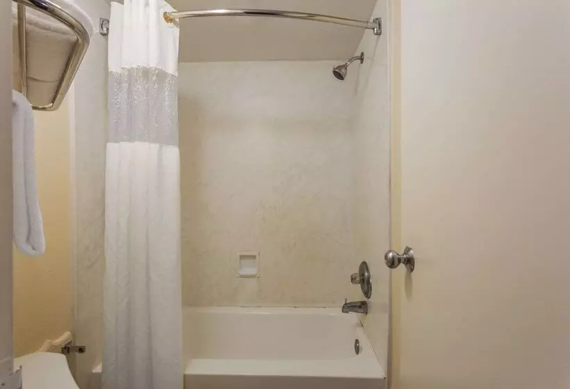 酒店 Travelodge By Wyndham Suites Virginia Beach Oceanfront