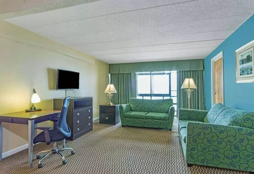 酒店 Travelodge By Wyndham Suites Virginia Beach Oceanfront