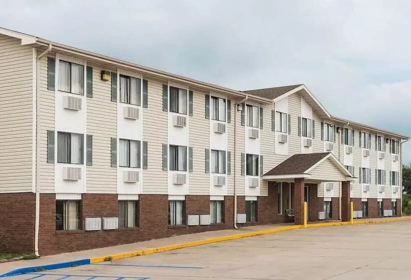 모텔 Amerihost Inn & Suites