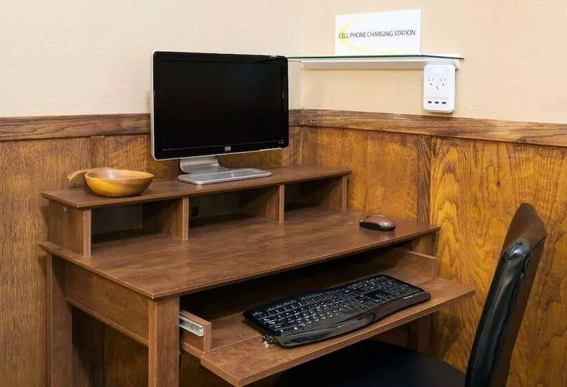 모텔 Amerihost Inn & Suites