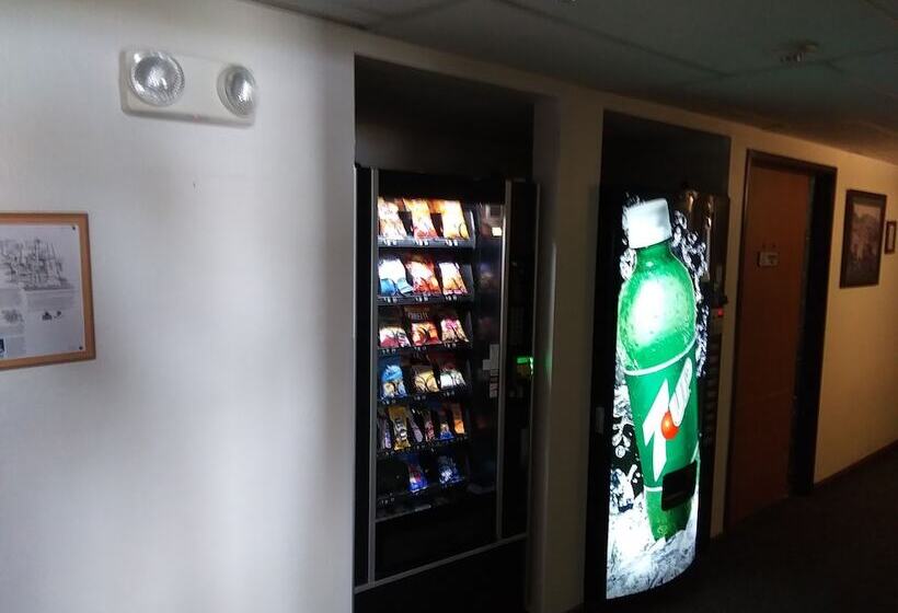 فندق على الطريق Amerihost Inn & Suites