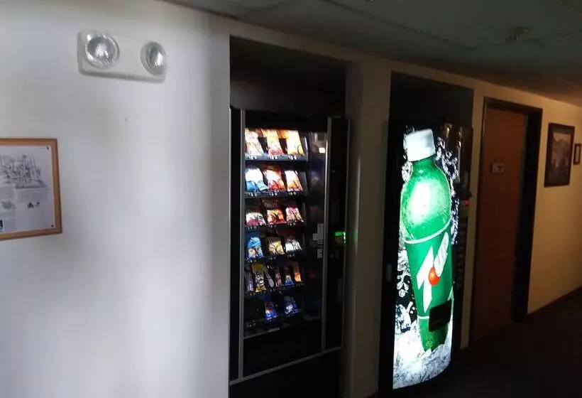 모텔 Amerihost Inn & Suites