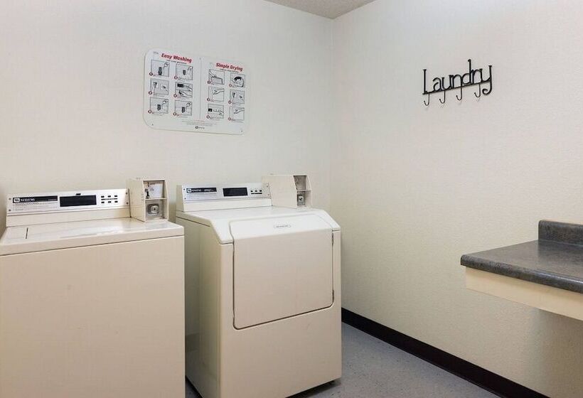 فندق على الطريق Amerihost Inn & Suites