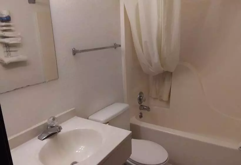 모텔 Amerihost Inn & Suites