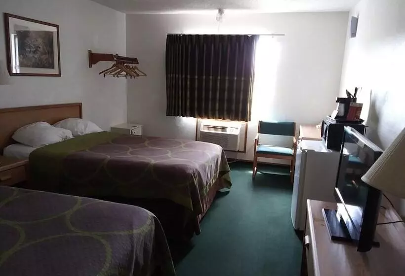 모텔 Amerihost Inn & Suites