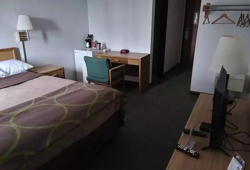 모텔 Amerihost Inn & Suites