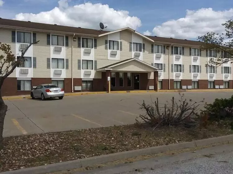 모텔 Amerihost Inn & Suites